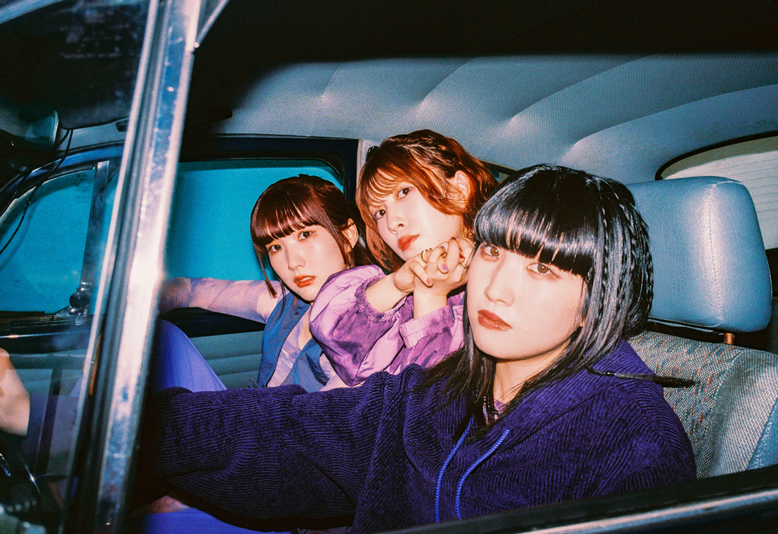 Creative label “yoru”